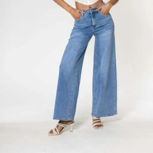 Jean bleu tres clair coupe WIDE