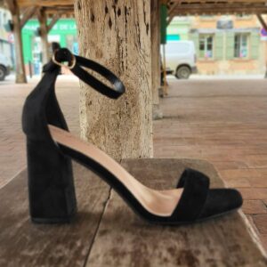 Sandales noires a talons
